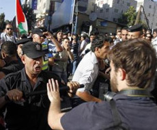 المنظمات الاهلية تستنكر قمع الاجهزة الامنية للاعتصام السلمي في الخليل وتطالب بمعالجة جدية للازمات الاقتصادية والاجتماعية