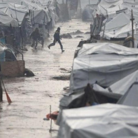 مناشدة ونداء عاجل المنخفض الجوي والرياح العاتية والامطار تدمر مراكز وخيم الايواء