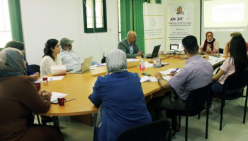 ضمن ورشة العمل التي نظمت بين شبكة المنظمات الاهلية، ومدرسة الامهات لمناقشة واقع العمل غير المنظم