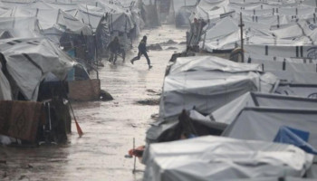 مناشدة ونداء عاجل المنخفض الجوي والرياح العاتية والامطار تدمر مراكز وخيم الايواء