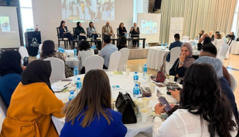 يوصي بتوسيع مشاركة المرأة والشباب وحماية فضاء العمل الأهلي والعمل مع الشركاء المحليين والدوليين لتعزيز مقومات الصمود ومواجهة التحديات