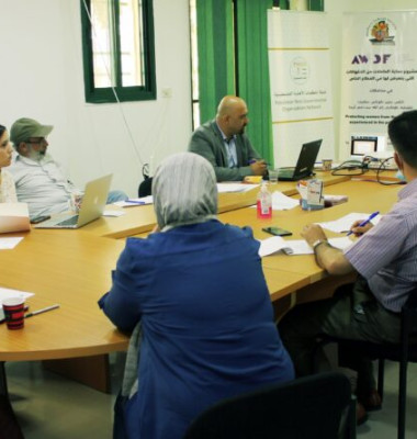 ضمن ورشة العمل التي نظمت بين شبكة المنظمات الاهلية، ومدرسة الامهات لمناقشة واقع العمل غير المنظم