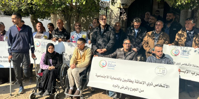 خلال الوقفة السنوية التي ينظمها قطاع التأهيل في شبكة المنظمات الأهلية الأشخاص ذوي الإعاقة يطالبون بالحماية الاجتماعية من الجوع والمرض والبرد في ظل استمرار حرب الإبادة