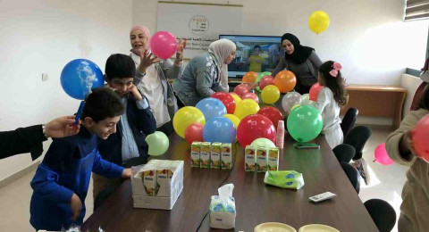 جانب من نشاط استضافت خلاله شبكة المنظمات الاهلية بمقرها في رام الله عددا من الاطفال ذوي الاحتياجات الخاصة من روضة " كيان" بمناسبة اليوم العالمي للمعاقين،