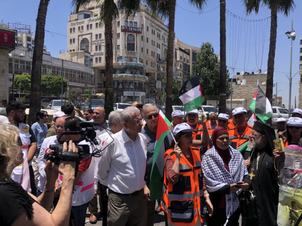 جانب من الفعالية والوقفة الاسنادية التي نظمتها مؤسسات المجتمع المدني الفلسطيني والنقابات المهنية