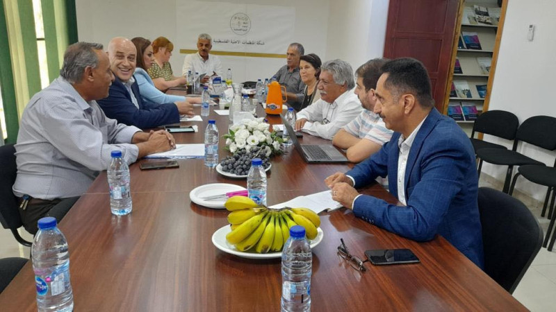 اجتماع عقد امس الاول بمقر شبكة المنظمات الاهلية الفلسطينية برام الله مع وزير العمل د نصري ابو جيش والوفد المرافق له مع اللجنة التنسيقية للشبكة