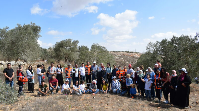 مساندة المزارعين في قطف الزيتون تثبيت للوجود الفلسطيني بمشاركة مؤسسات اهلية ودولية يوم عونة في بلدتي اسكاكا وياسوف بمحافظة سلفيت